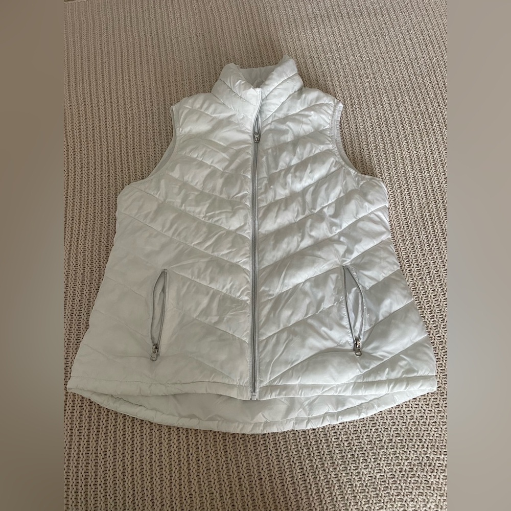 NWOT Big Chill Women's White Quilted Vest